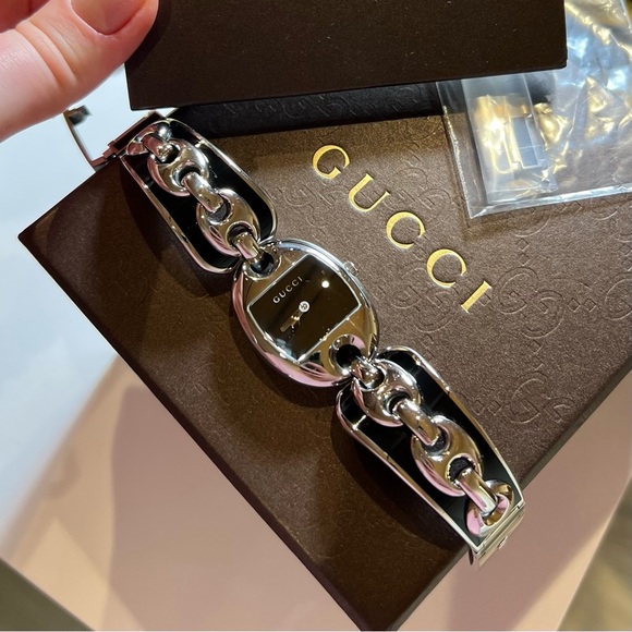 Gucci Watch 121.5 25mm Black Silver main image 4